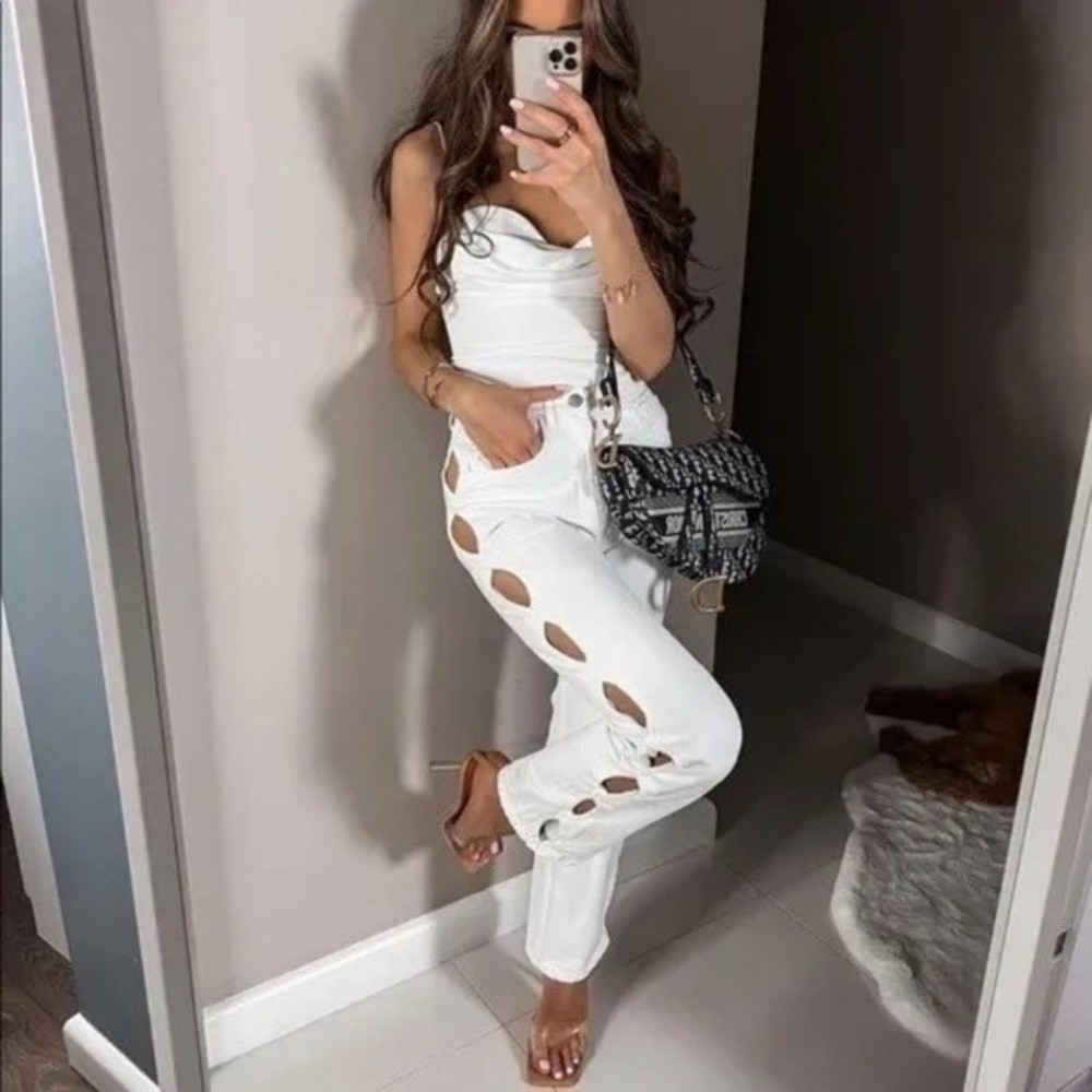 Zara bloggers favorite white high rise jeans with side leg cutout size 2